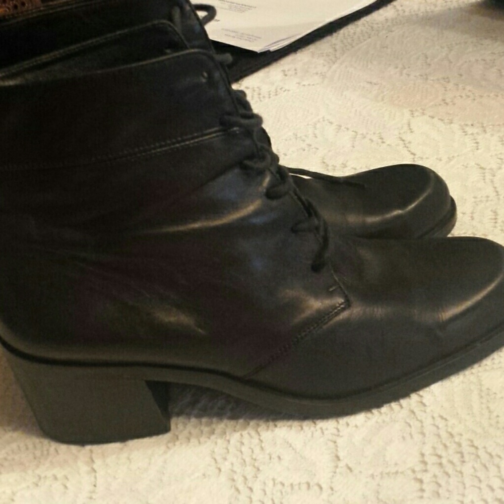 Nine West black leather ankle  boots